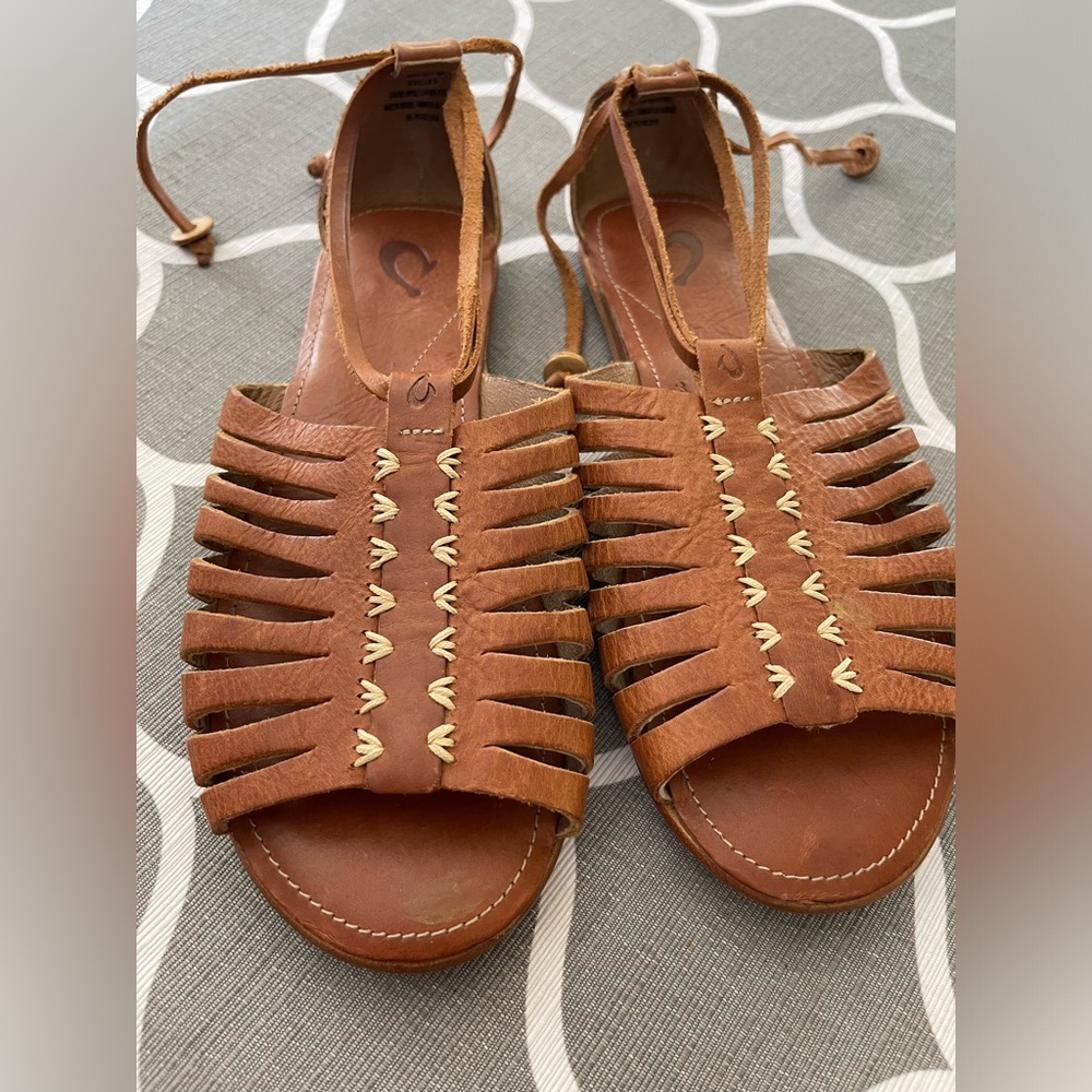 OluKai Brown Tan Sandals